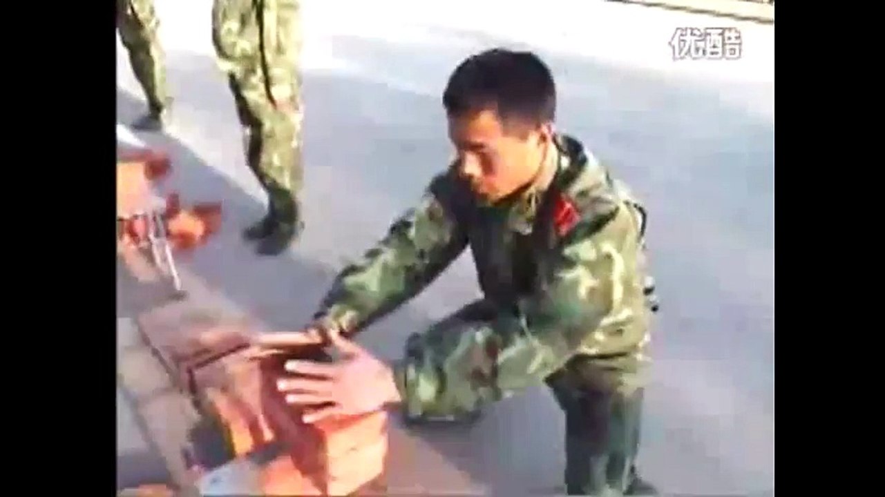 看完中国军人的铁砂掌才知道什么是真正的铁砂掌 | 实战格斗