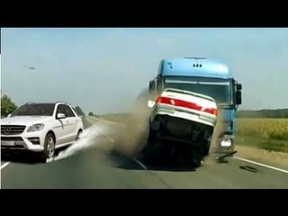 Car Crashes-Shocking dash camera HD #199