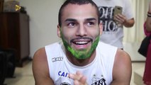 Thiago Maia cai em pegadinha do Santos e fica com a barba verde