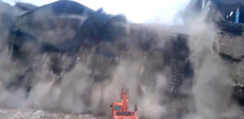 Bina Iş Makinesinin Üzerine Çöktü