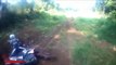Croiser un mini-homme en moto en Indonésie !!