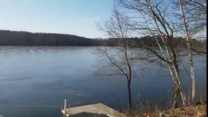 Bruits de craquements de glace d'un lac gelé !