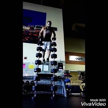 Toutes les haltères pour faire des pompes.. LE FOU