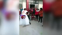 Il se casse le dos en voulant porter sa femme pour son mariage