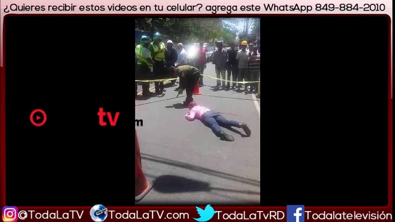 Policía hirió de un disparo en la cabeza a uno de los hombres en la cabeza en atraco a aseguradora-Video