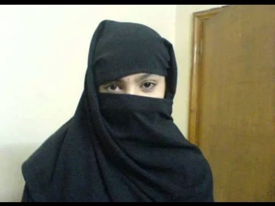 ننگی عورتيں قوالی کرتے ہوۓ پکڑی گئیں