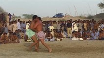 إقليم السند الباكستاني يحتفل بالمصارعة الحرة