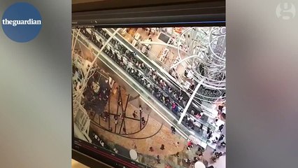 Un escalator devient fou et se met en marche arrière à Hong Kong