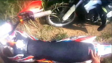 MOTOCICLISTAS SE TOPAN CON UNA CRIATURA MITOLÓGICA.
