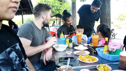 ฝรั่งทอดแหหาปลา ( Fishing Thai Style ) •• South of Thailand Day 3  ••