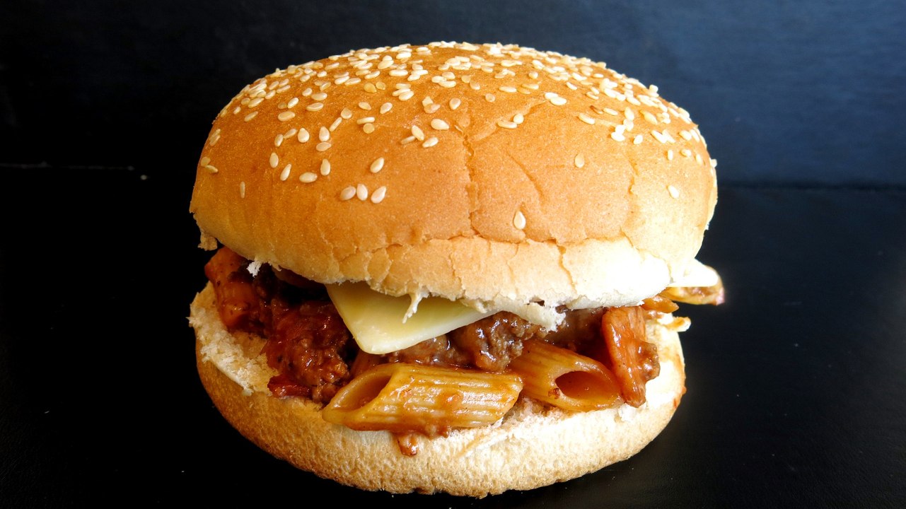 BACON & PASTA CHEESEBURGER