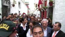 Vargas Llosa celebra sus 81 años con donación de libros en Perú