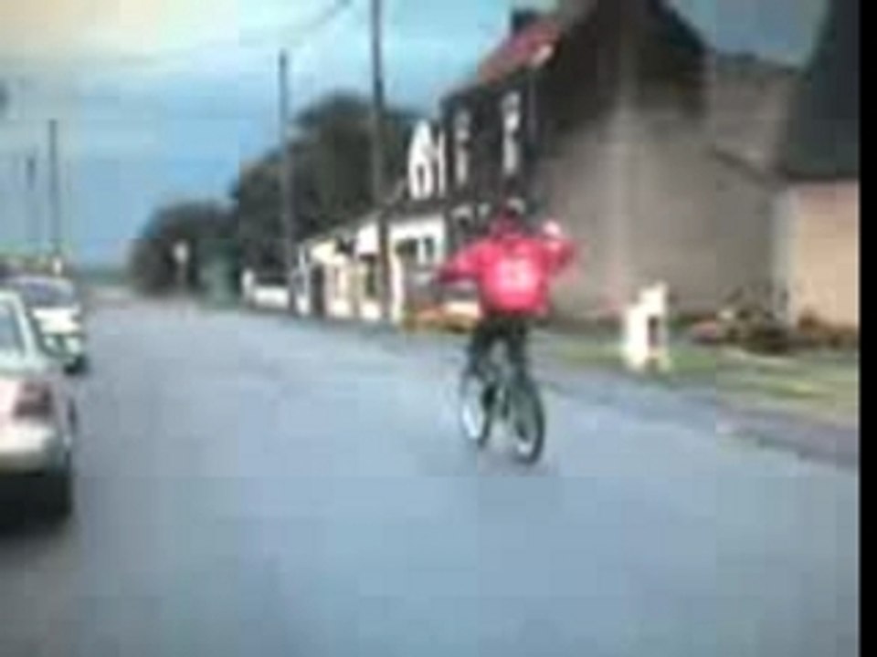 Weeling sans les mains en vélo