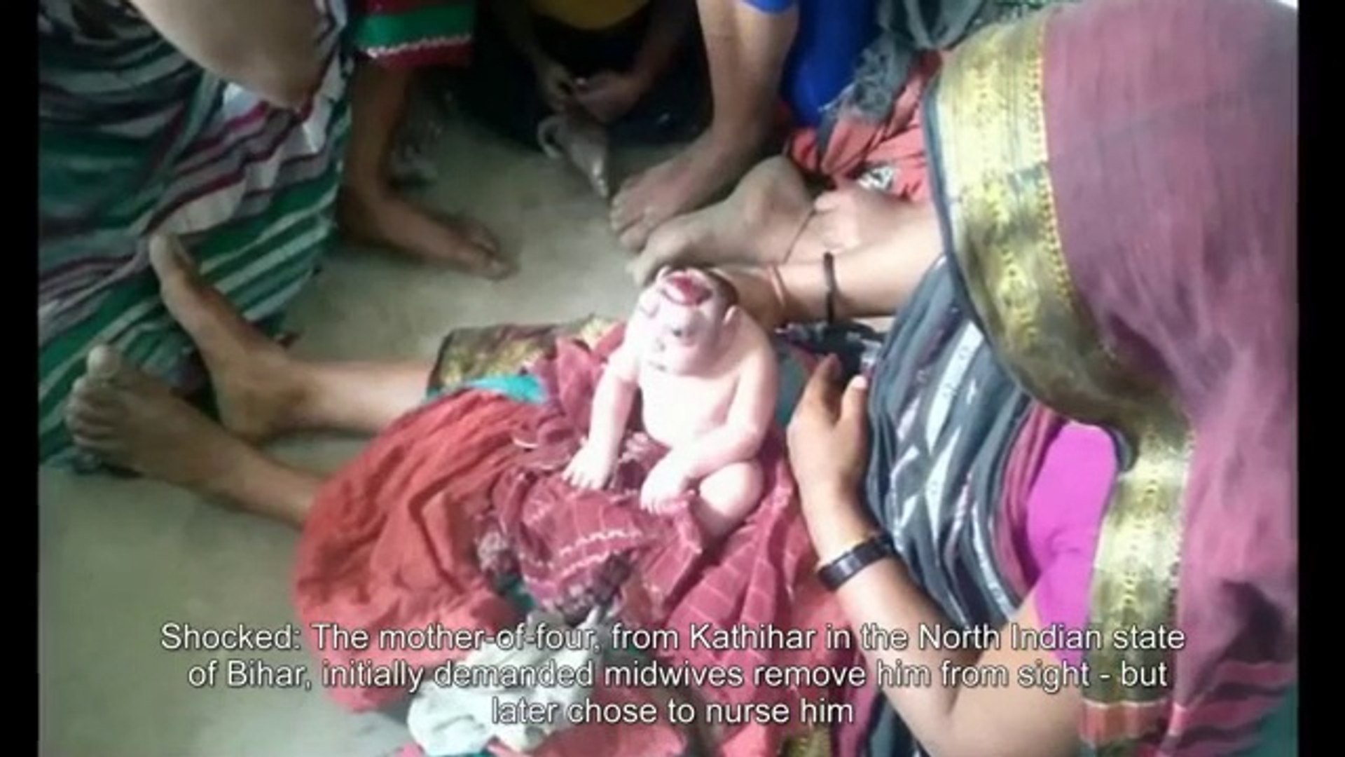 Ce Bebe Malforme Rejete Par Sa Mere Est Maintenant Venere Comme Un Dieu Hindou Par Les Croyants Video Dailymotion
