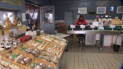Distributeur automatique d'huîtres installé sur l'île de Ré...