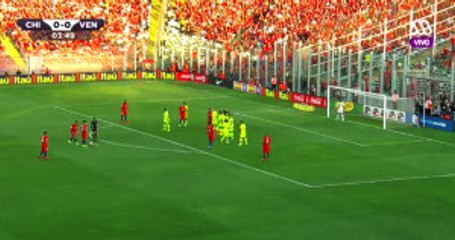 Şilili Alexis Sanchez, Venezuela Ağlarını Frikikten Sarstı