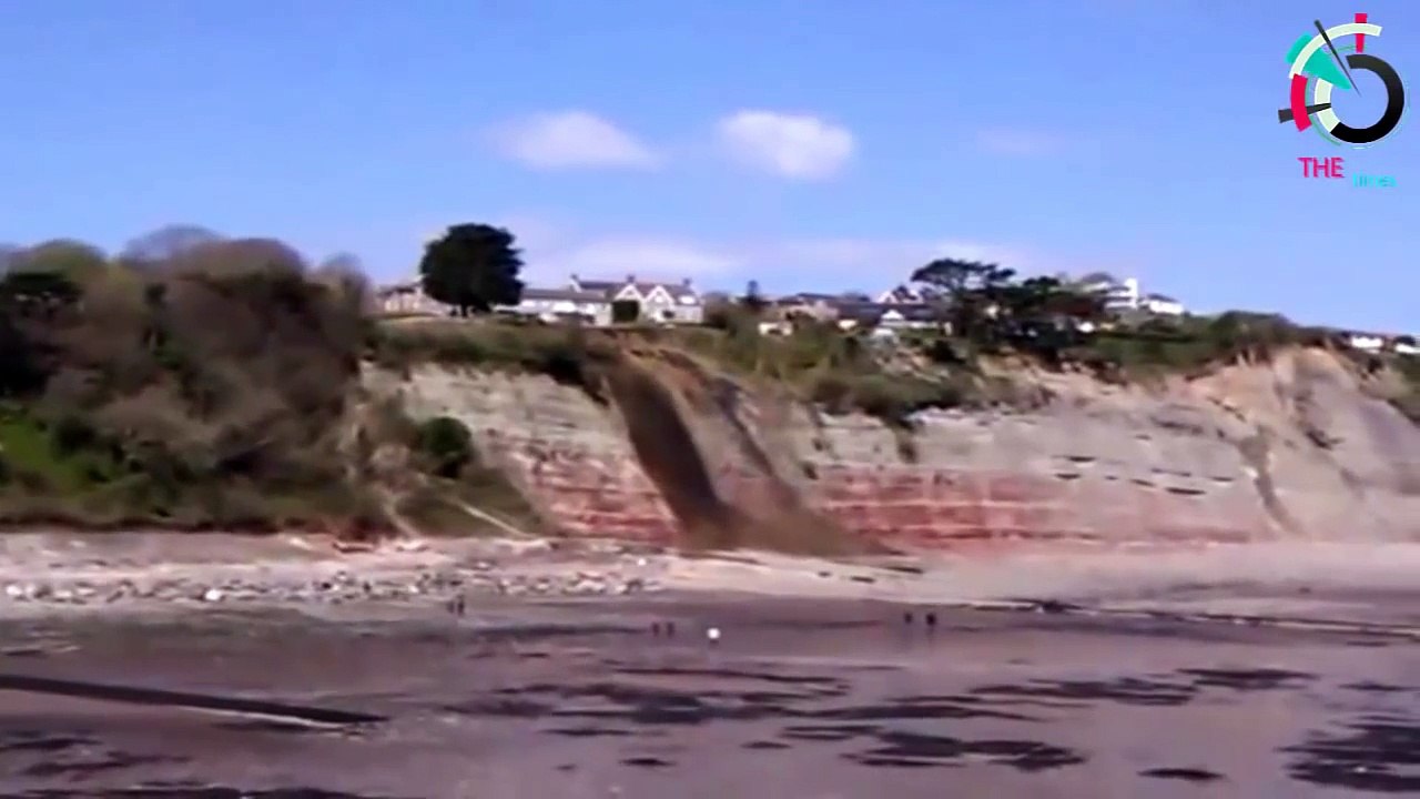 AMAZING Massive Landslide in the world   Massive Landslide caught on camera ✔P29