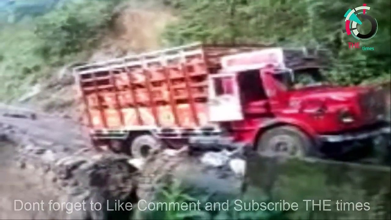 AMAZING Massive Landslide in the world   Massive Landslide caught on camera ✔P34