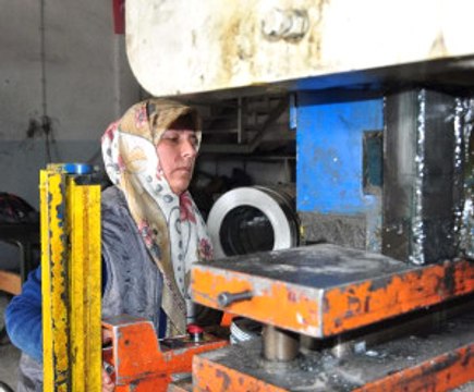 Metale Şekil Veren Kadın Patron, Azmiyle Erkeklere Taş Çıkarıyor