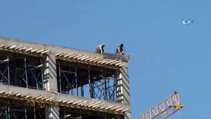 İnşaat İşçilerinin Çalışması Yürekleri Ağza Getirdi