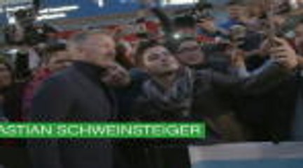 Schweinsteiger arrives in Chicago to hero's welcome