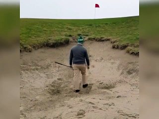 Ce golfeur joue de malchance dans son bunker