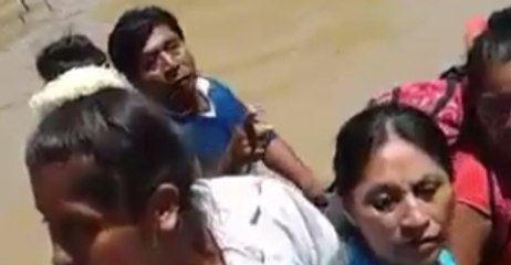 Peruvian Navy Deploys Dinghies to Reach Residents Stranded by Floodwaters