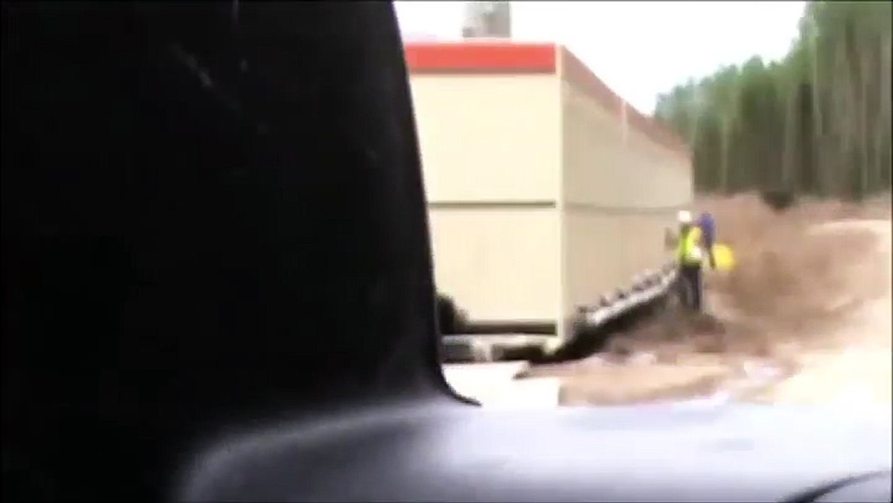 Construction Job Site Bear Scare Prank