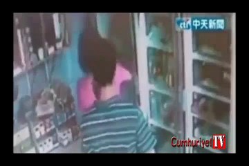Sapık, market kamerasına böyle yakalandı