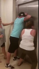 Des touristes coincés dans l'ascenseur d'un hotel !
