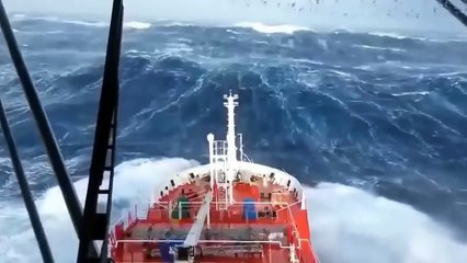 Paquebots pris en pleines tempêtes dans le monde entier !