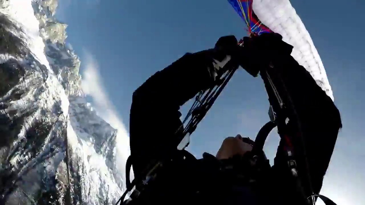 Il manque de se tuer en Parapente.. Merci le parachute de secours !