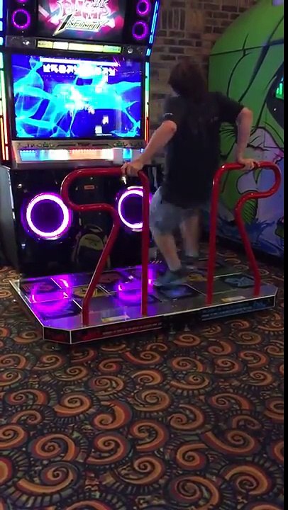 Danser comme un fou au jeu d'arcade !