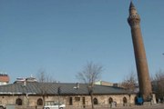 Sivas'ın Ulucami Minaresi Asırlardır Hareket Ediyor