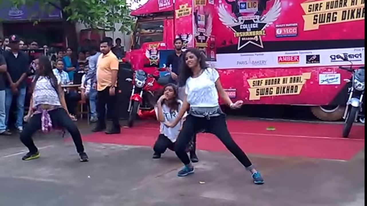 College girls dance #DanceMirchi