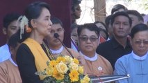 Suu Kyi insta a las guerrillas étnicas de Birmania a firmar el alto el fuego