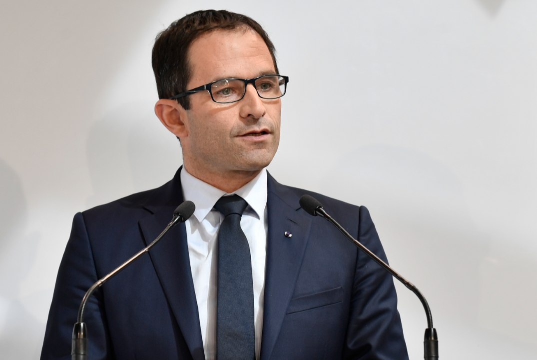 Soutien de Valls à Macron : Hamon demande aux électeurs de «sanctionner ceux qui se prêtent à ce jeu morbide»