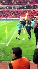 Tribündeki Emre Mor muhabbeti güldürdü