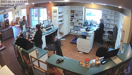 Un conducteur défonce le mur d'une clinique vétérinaire et percute des personnes.