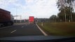 Pologne : Cet automobiliste s'est fait salir par un camion sur l'autoroute