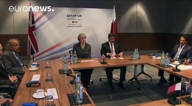 Theresa May signe la lettre qui va déclencher le Brexit, présentée à Bruxelles mercredi