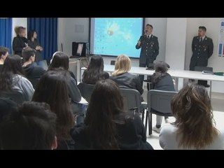 Senigallia (AN) - Al Liceo "Perticari" la GdF insegna Legalità Economica (29.03.17)
