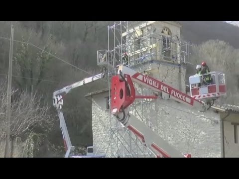 Castelsantangelo sul Nera (MC) - Terremoto, lavori per torre a Rapegna (29.03.17)