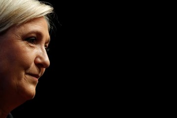 Emplois fictifs au FN : De nouveaux documents accablants