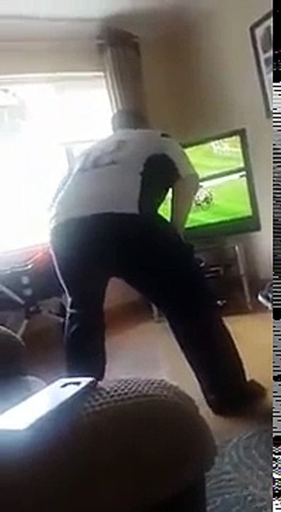 L'esultanza di quest'uomo a fine match è esageratamente assurda!