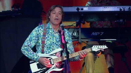 Cassonetto differenziato per il frutto del peccato - Elio e le storie tese LIVE (17)