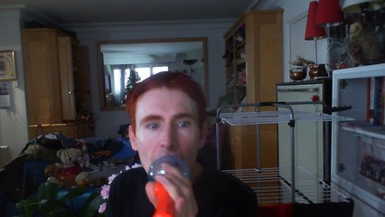 Wiwi égratigne "changer le monde" de Priscilla Betti