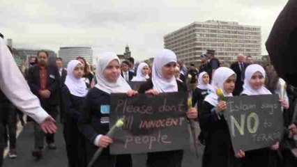 Guardan un minuto de silencio en memoria de las víctimas del ataque terrorista en Londres