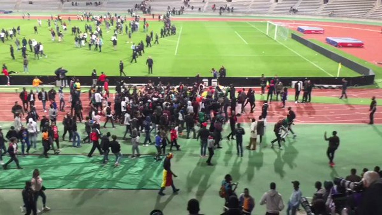 Pitch Invasion Interrupts Match Between Senegal and Ivory Coast