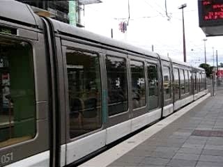 Tram yn Strasbourg